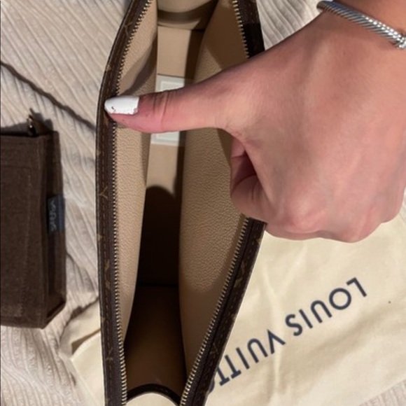 Authentic ✨Louis Vuitton Toiletry 26 with samorga insert. Brand new in dustbag - Picture 6 of 8